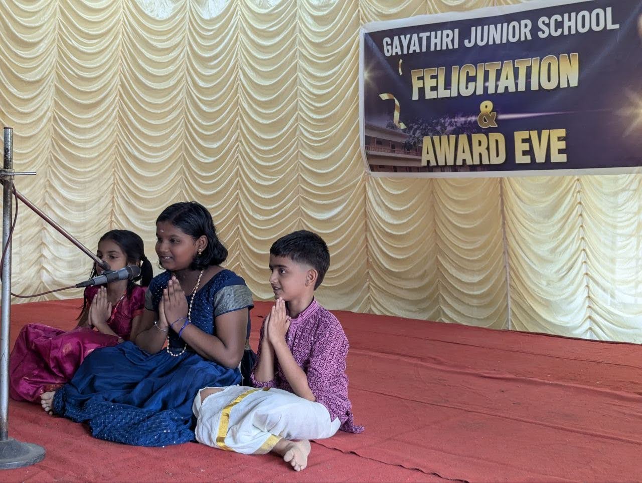 Students Chanting Gita